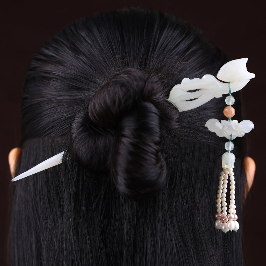 Handmade Xiuyu Jade Fox Hair Stick with Pearls Tassel