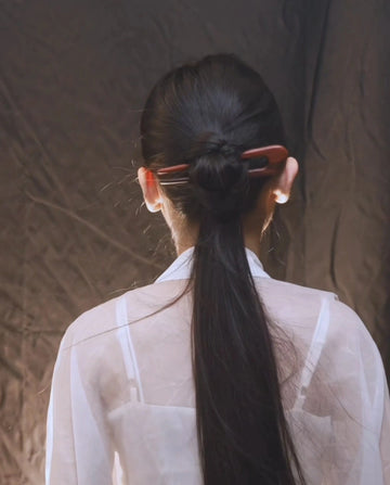Ponytail-hairstyle-with-hair-fork