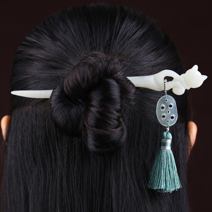 Handmade Xiuyu Jade Kitten Hair Stick with Tassel